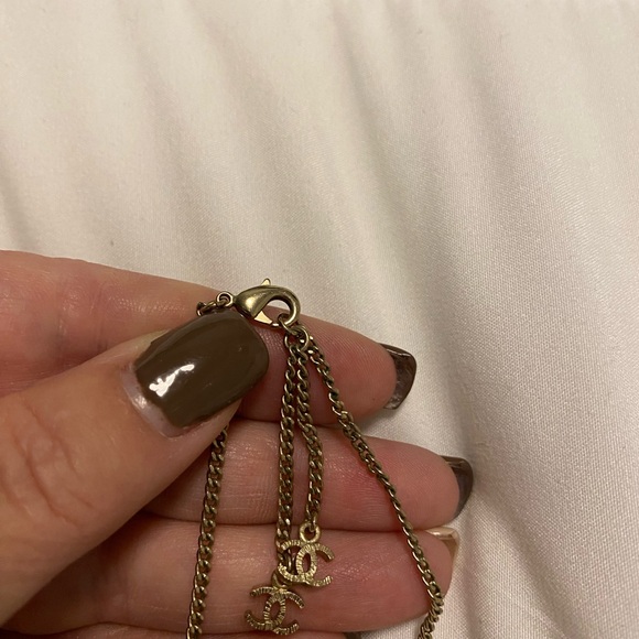 Beautiful authentic Chanel Camelia necklace - Picture 5 of 5